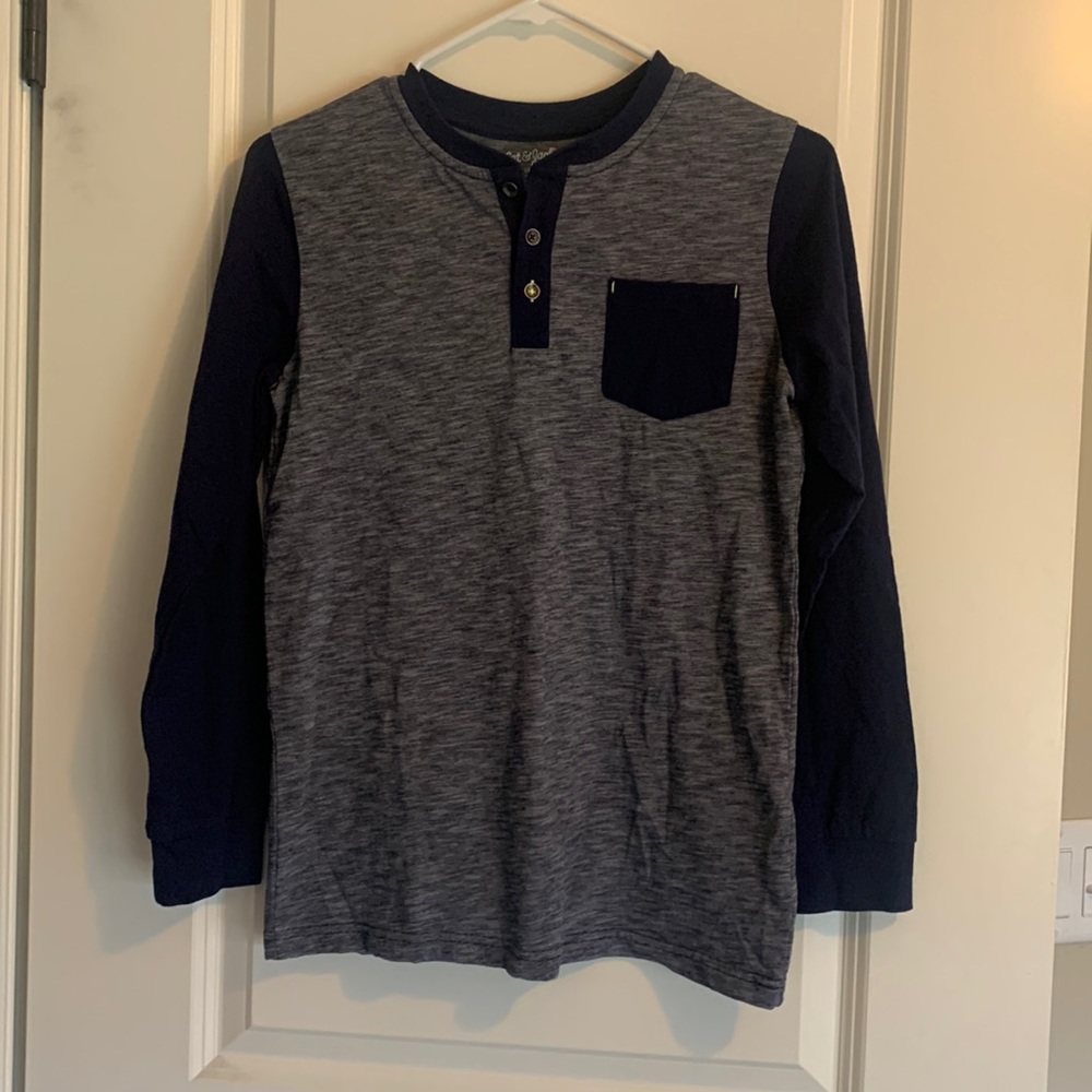 Cat & Jack boys L long sleeve tee, 🎉bundle 3 or more and save🎉